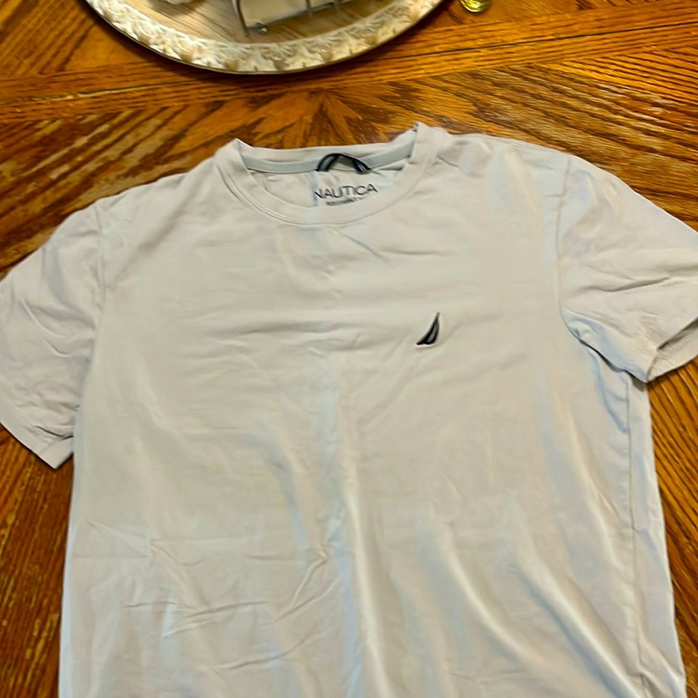 Men’s Nautica tshirt